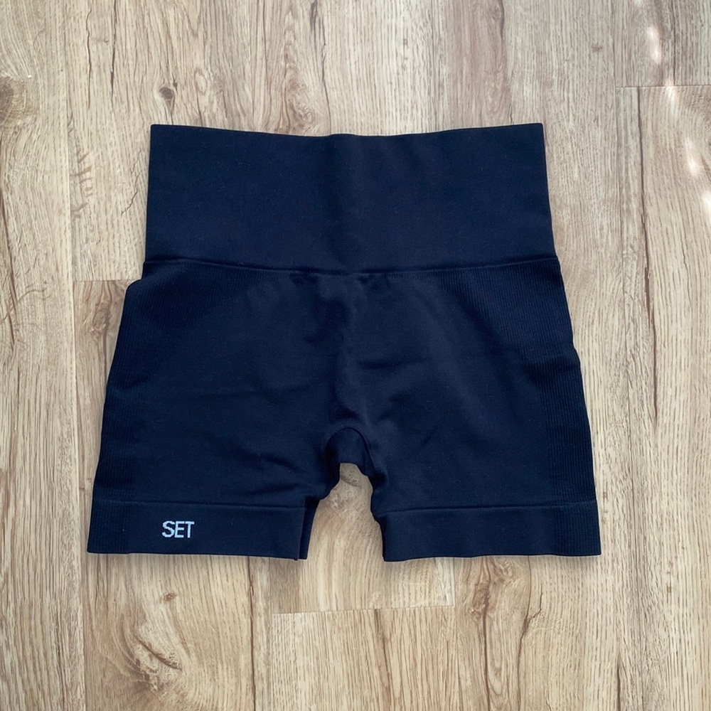 Set Active LIKE NEW size medium black spandex